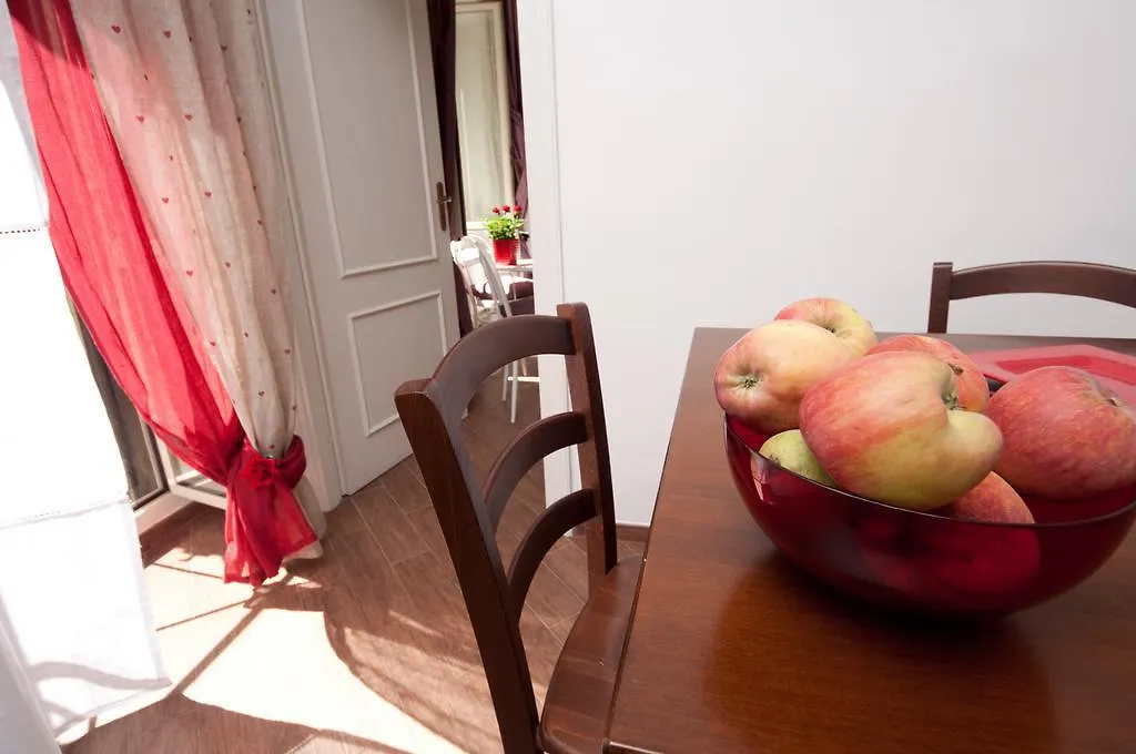 Apartment Very Close To S Peter Square, Few Minutes Walk To Metro A Italy