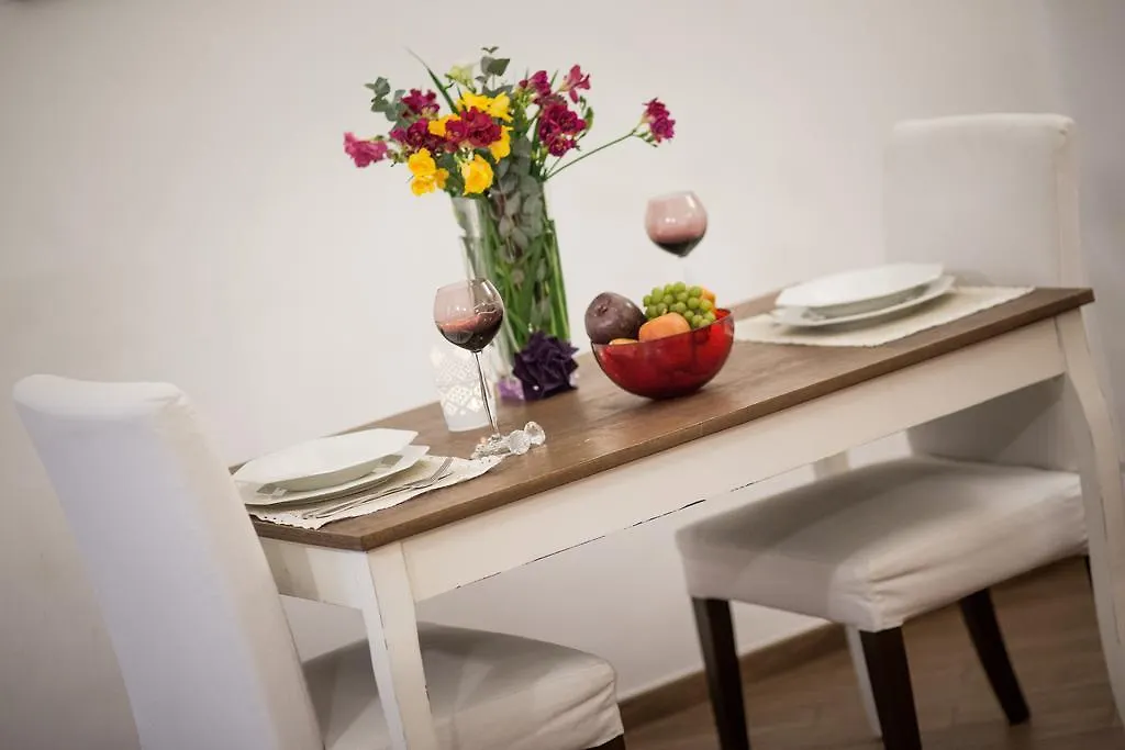 Apartment Very Close To S Peter Square, Few Minutes Walk To Metro A